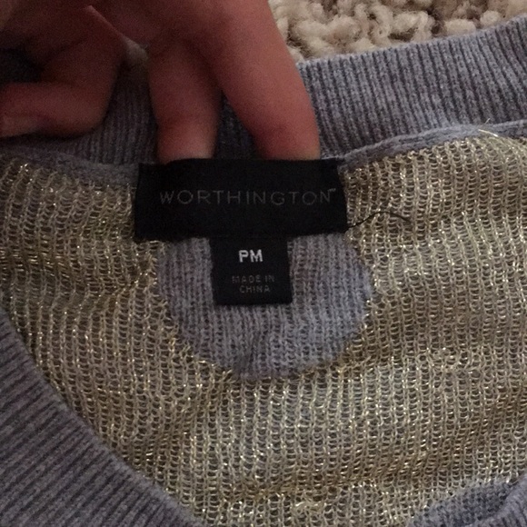 AMAZING, shirt/sweater! 💛 - Picture 2 of 3